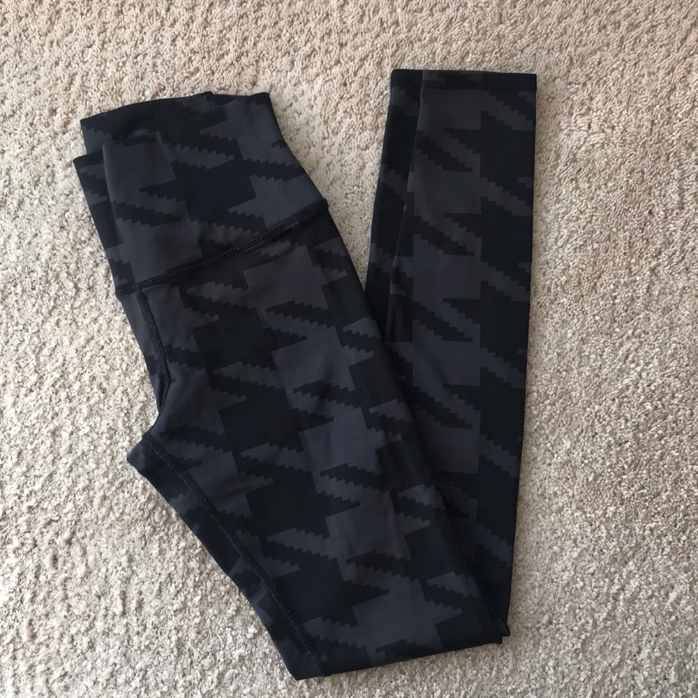 Alo Yoga Checker High-Waisted Yoga Leggings